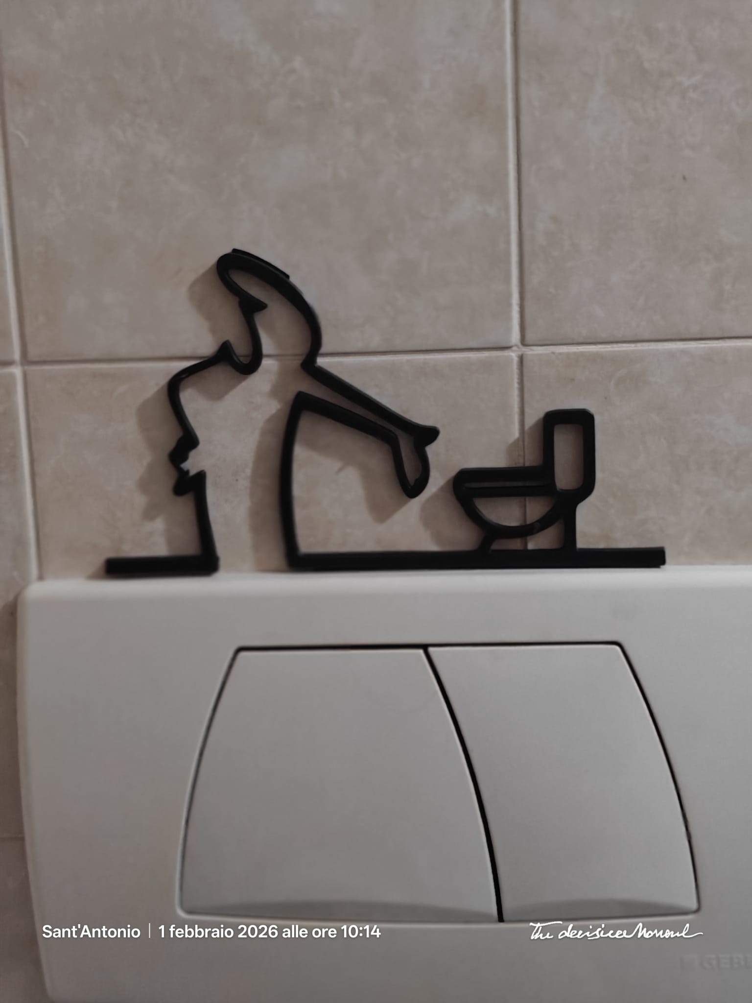 Decorazione divertente per il bagno: omino stilizzato sul WC