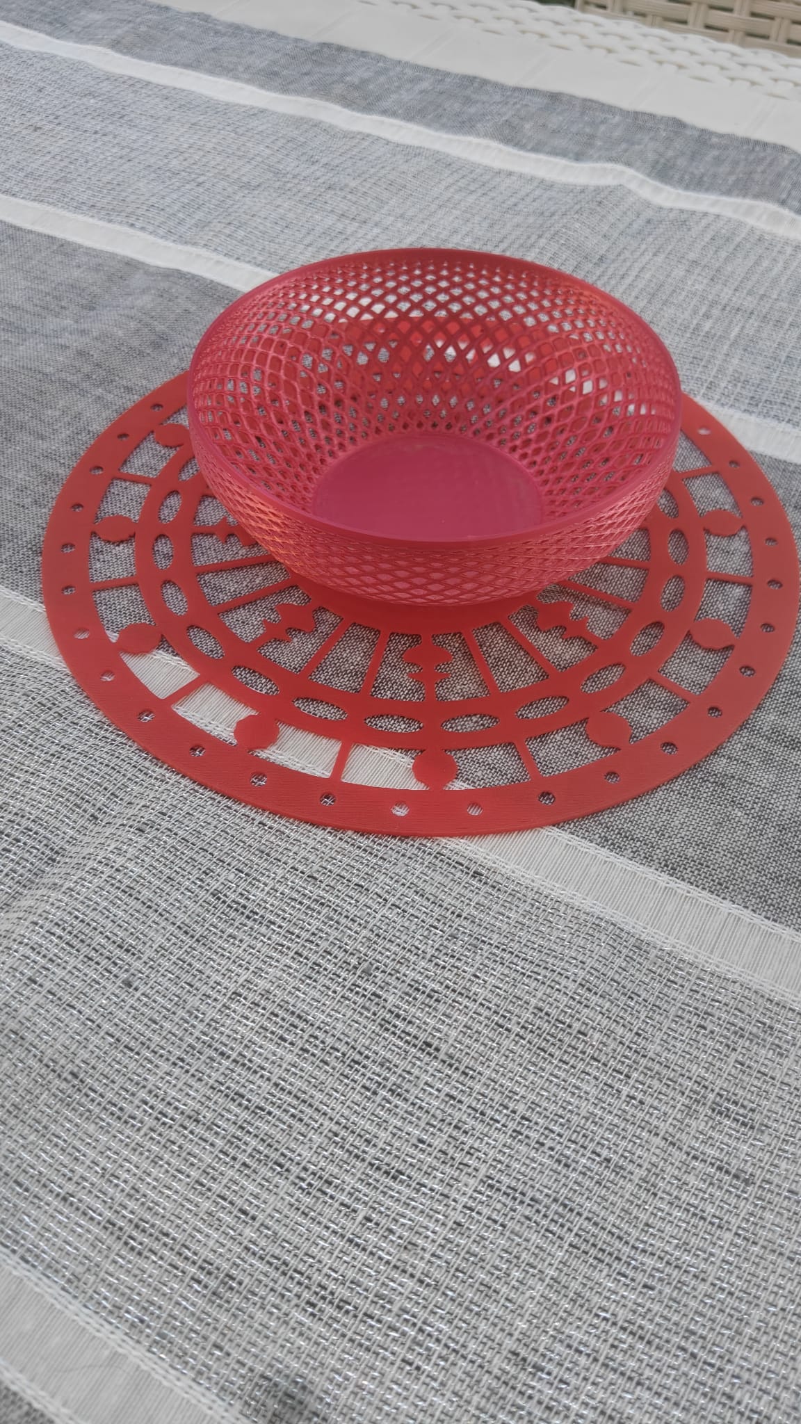 Cestino traforato rosso